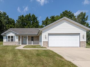 535 Island View Cir, Hustisford, WI 53034