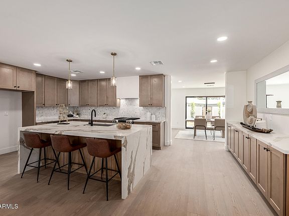 4th image of 2825 E CAMPBELL Avenue