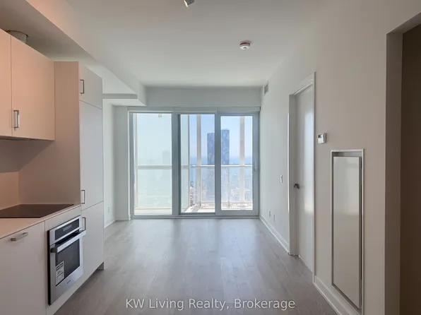 88 Queen St E, Toronto, ON