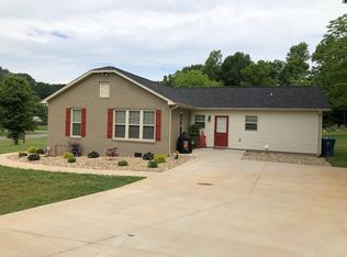 1496 Sunshine Ln, Lenoir, NC 28645