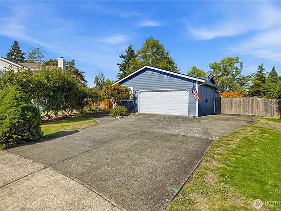 2nd image of 756 Oakhurst Drive