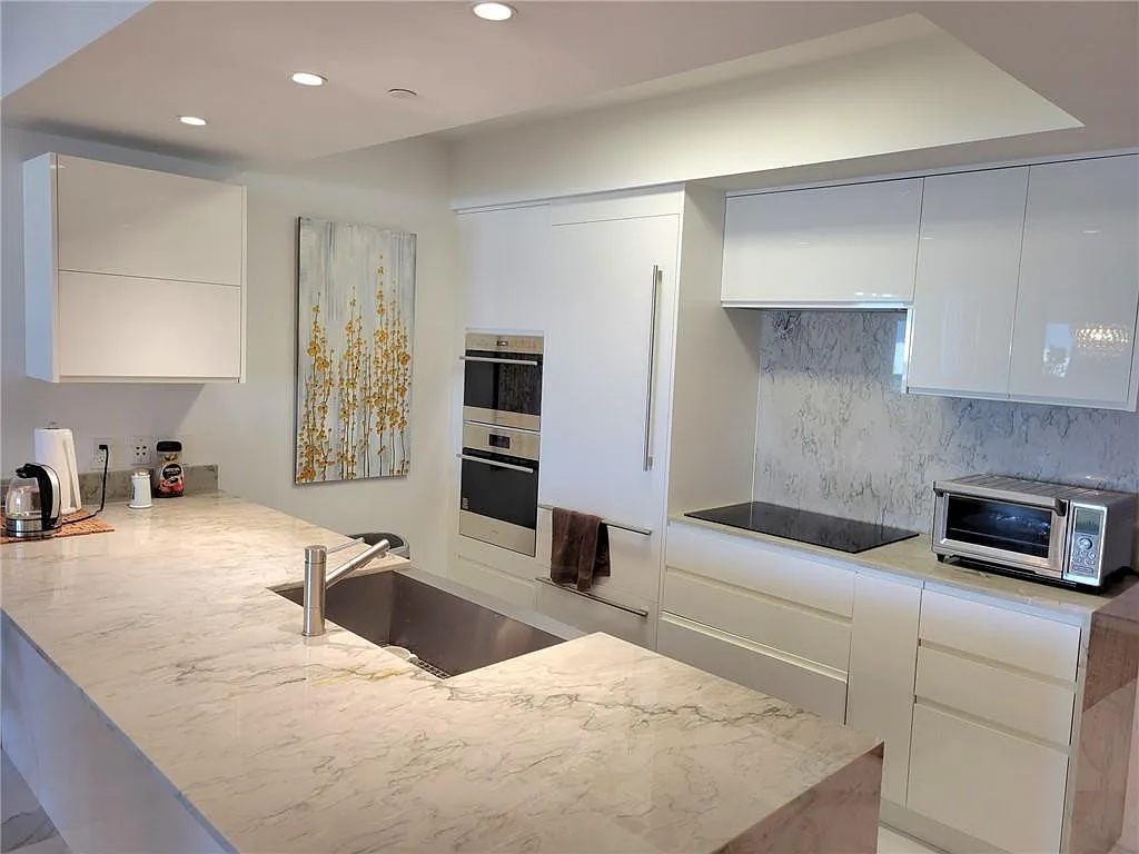 3 bed, 4.0 bath, 2566 sqft, $14,000 — Photo 2