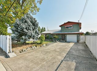 1324 Ross Ln N, Medford, OR 97501