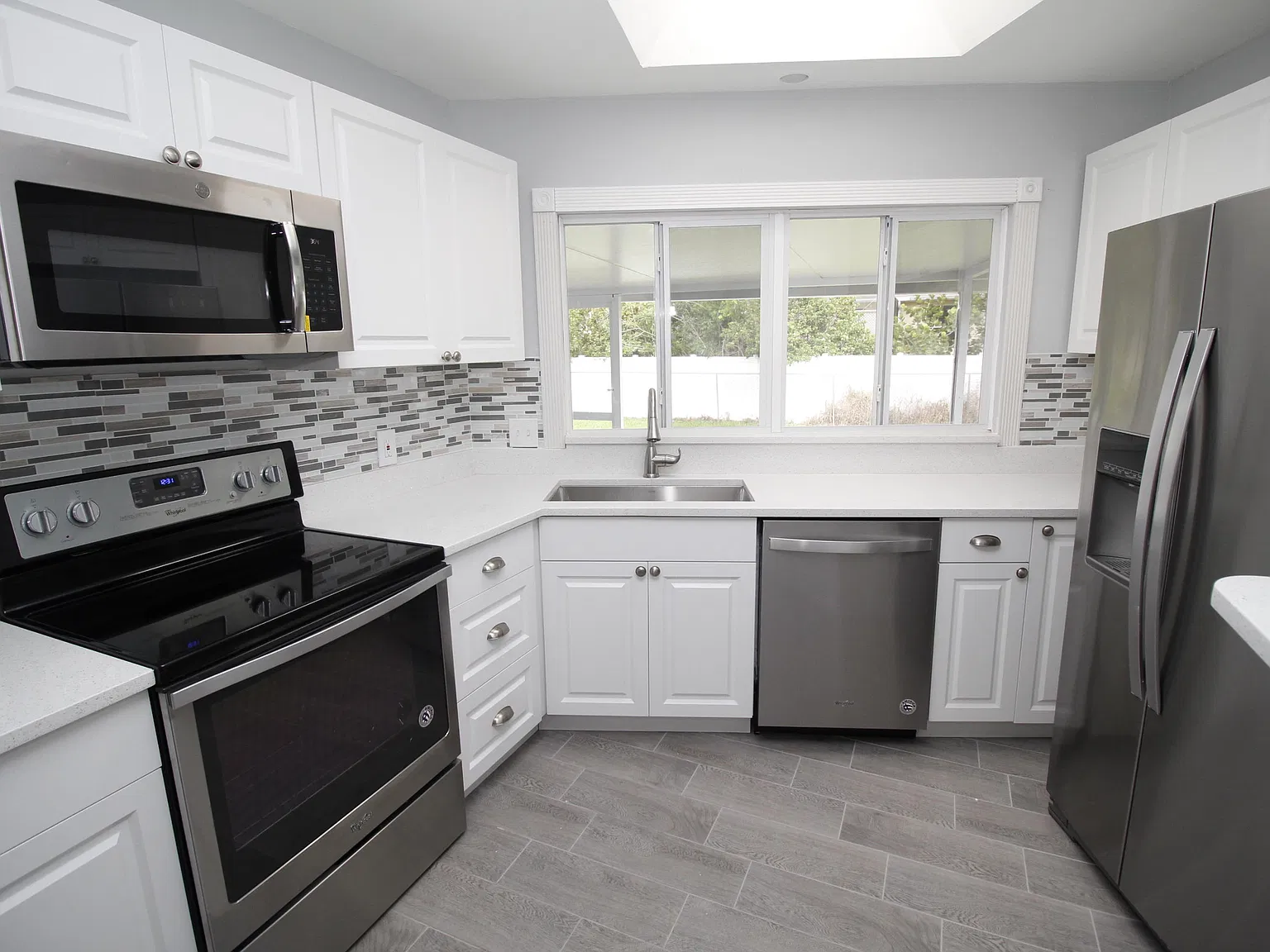3 bed, 2.0 bath, 1529 sqft, $2,000 — Photo 3