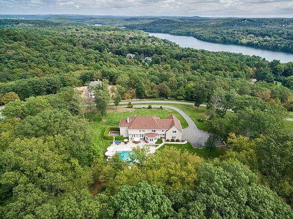 152 Pines Bridge rear arial full res.jpg