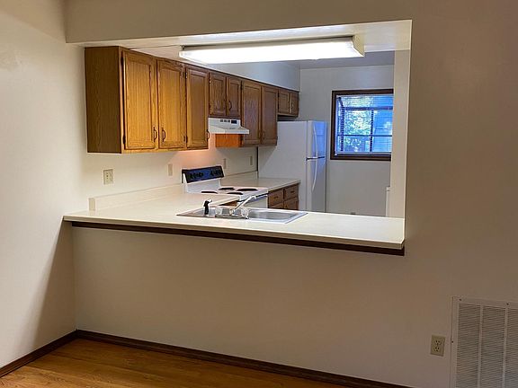4th image of 747 E Park St #2