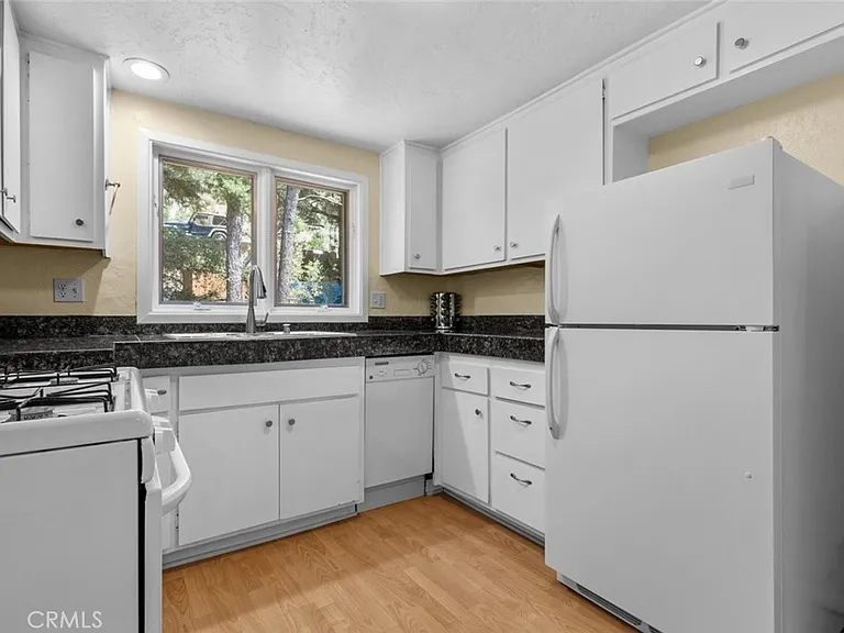2304 Woodland Dr — Photo 27