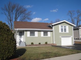 617 W Babcock Ave, Elmhurst, IL 60126