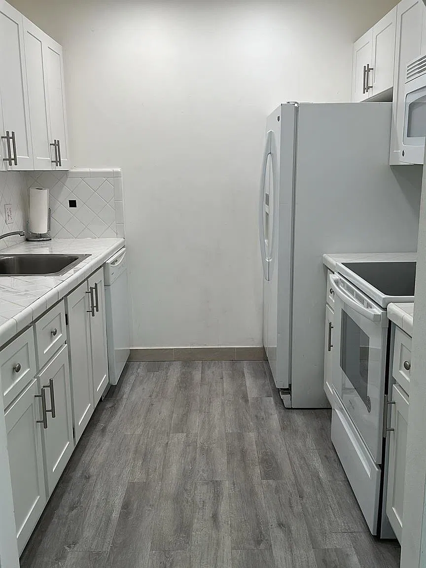 1 bed, 1.5 bath, 702 sqft, $1,600 — Photo 1