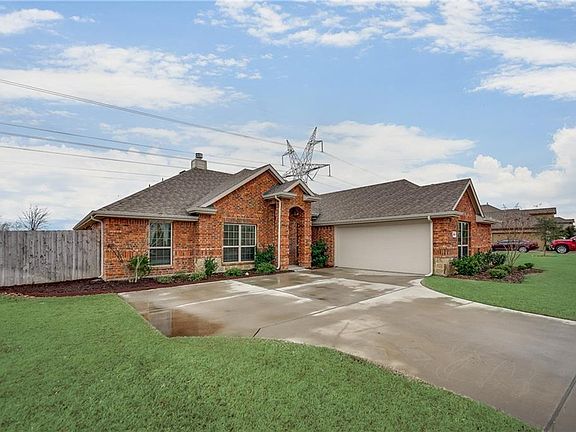5th image of 1319 Hidden Creek Dr