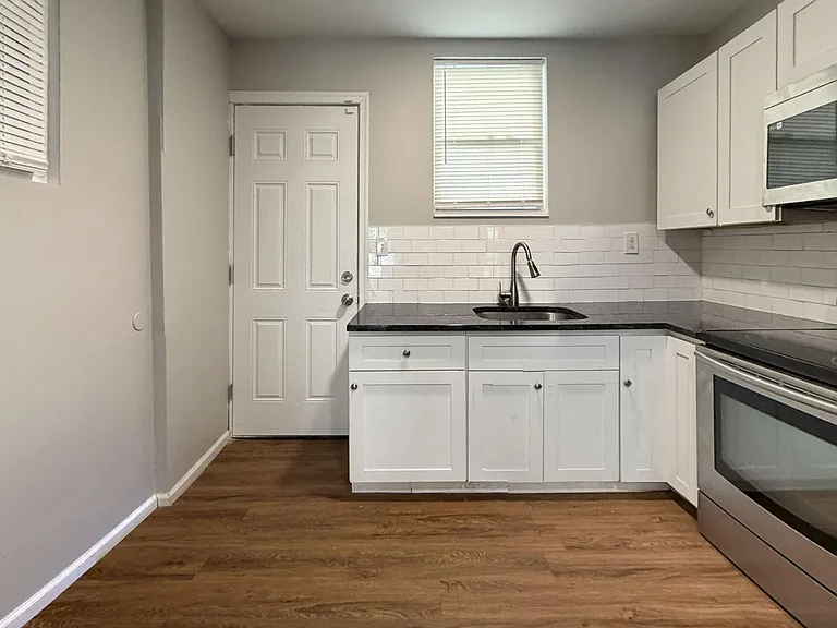 2307 N Cleveland St — Photo 14