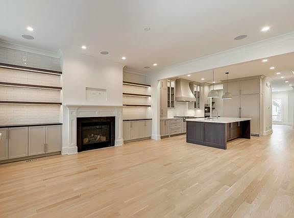 4th image of 1920 W Fletcher St