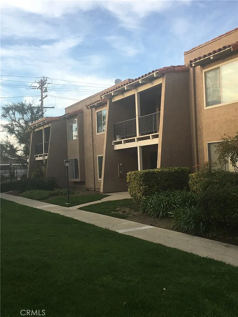 1 bed, 696 sqft, $2,225 — Photo 1