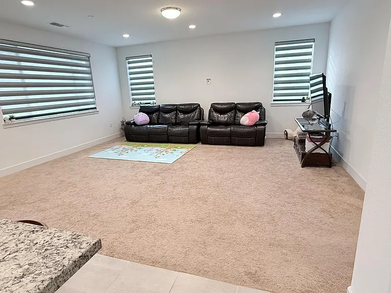 58 E Kamyar Pl — Photo 12