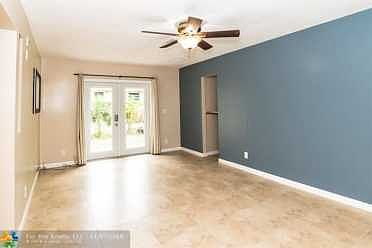 5th image of 804 SE 19th St