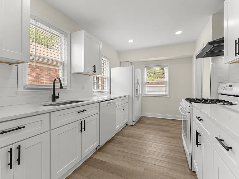 1405 Venice St — Photo 14