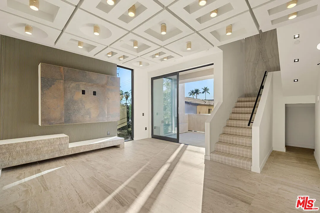 2 bed, 2.5 bath, 1261 sqft, $7,150 — Photo 4