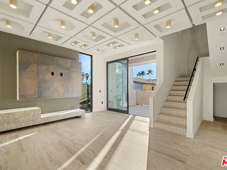 1021 N Ogden Dr #Penthouse 7 — Photo 4