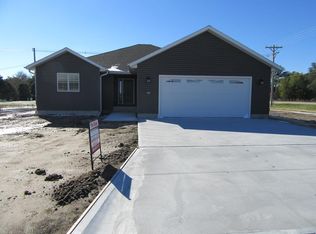 409 W Green St, Wood River, NE 68883