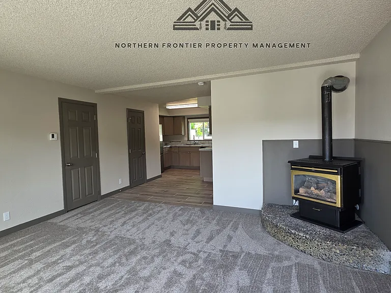 418 SW 4th St — Photo 3