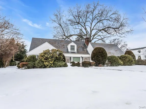 409 Titus Way, East Williston, NY 11596