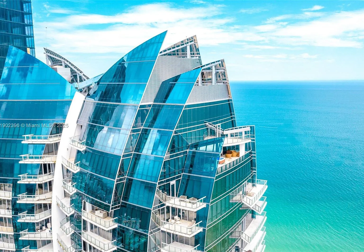 Jade Ocean Condo — Photo 1
