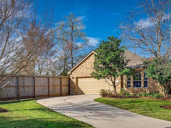 Lovely home in the culdesac for extra privacy in your gated community.