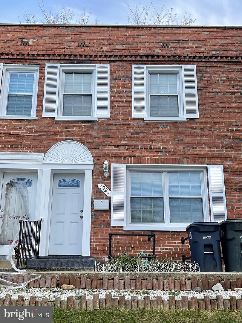 4923 Just St NE photo 1