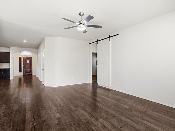 4th image of 521 Waterside Ridge Ln