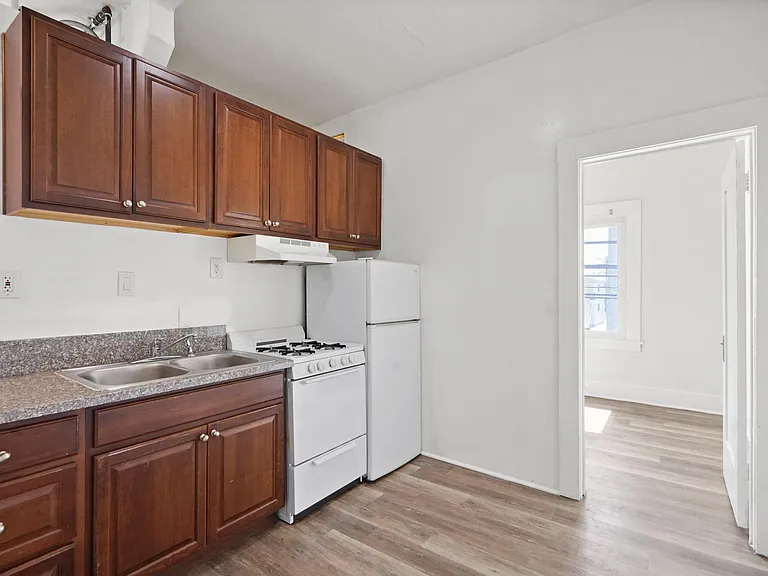 3767 Midvale Ave #3 — Photo 3