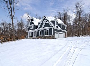 17495 Lansmark Ct, Chagrin Falls, OH