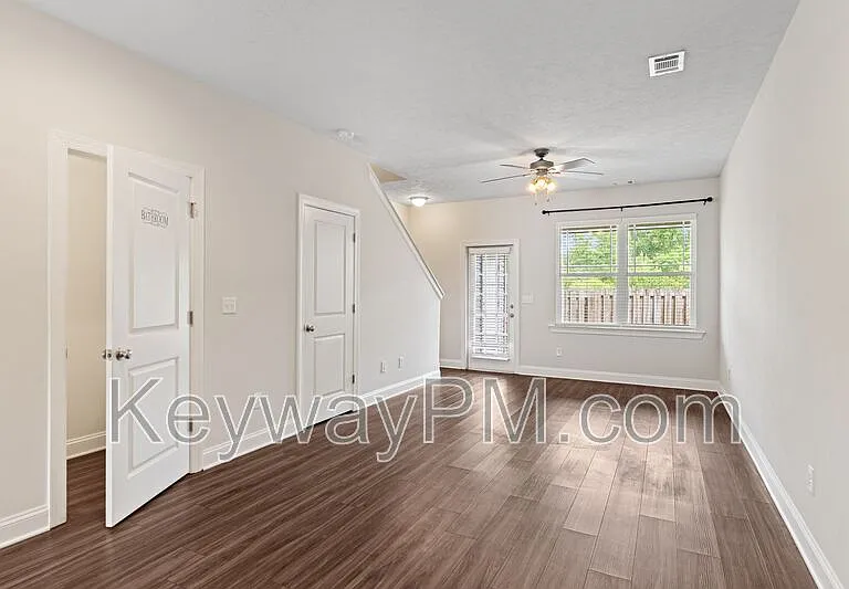 1913 Butternut Dr — Photo 4