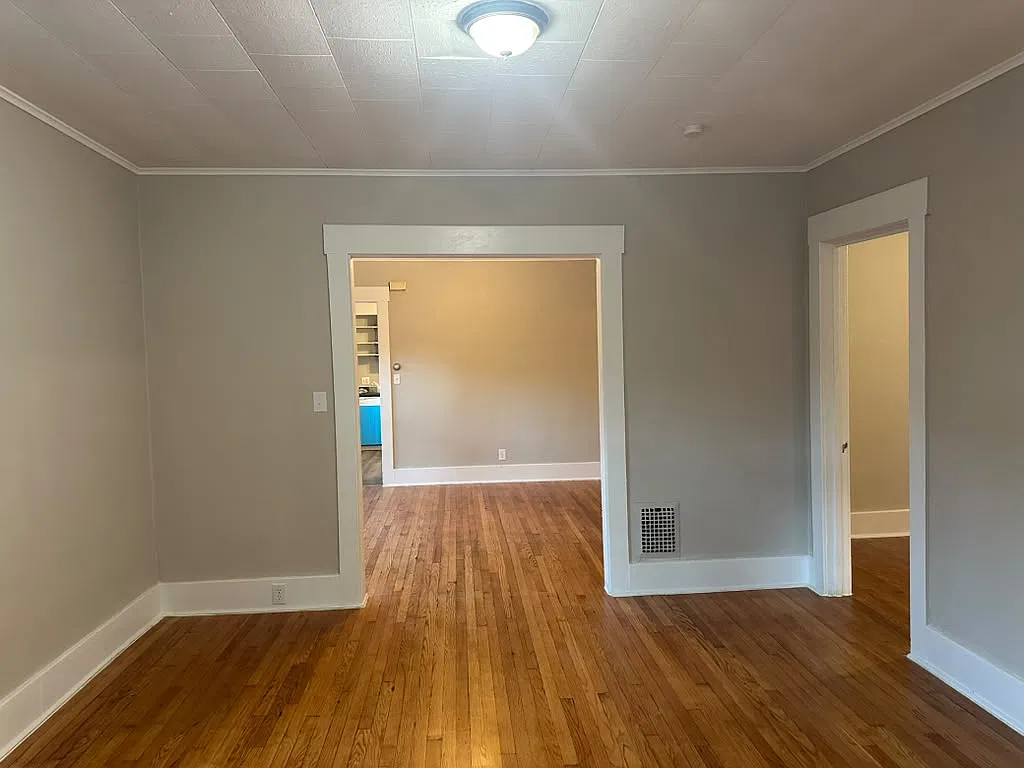 3 bed, 1300 sqft, $2,000 — Photo 2
