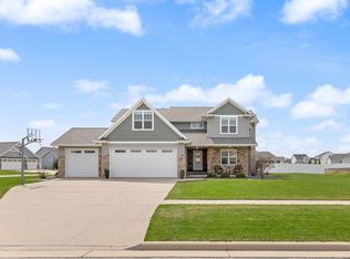 2153 Potter Dr, De Pere, WI 54115