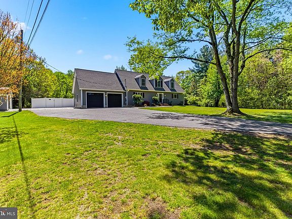 4th image of 412 Greentree Rd