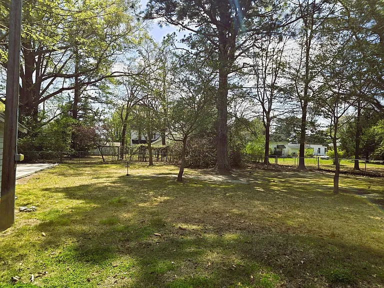 205 W Green St — Photo 3