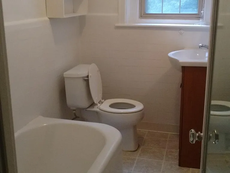 Drexel Court Apartments — Photo 14