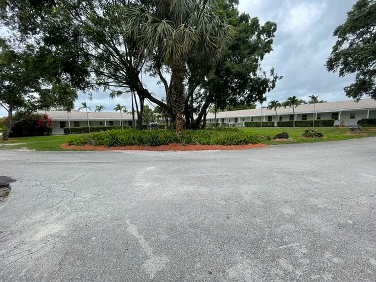 $995 Sec Dep Special With In Unit Laundry In Select Units In East Boca — Photo 22