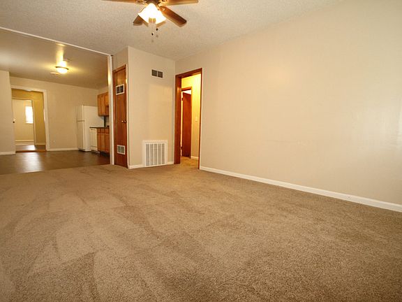 4th image of 431 W 10th St