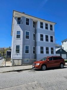 27 Granby Rd, Worcester, MA, 01604