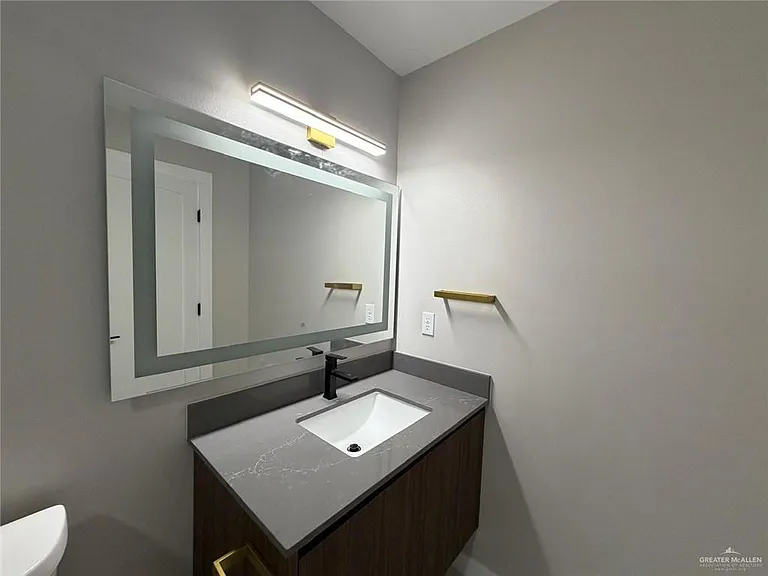 2222 Corales St — Photo 11