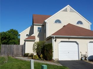 7 Hawthorne Ct, Freehold, NJ