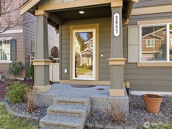 3rd image of 3657 London Loop NE