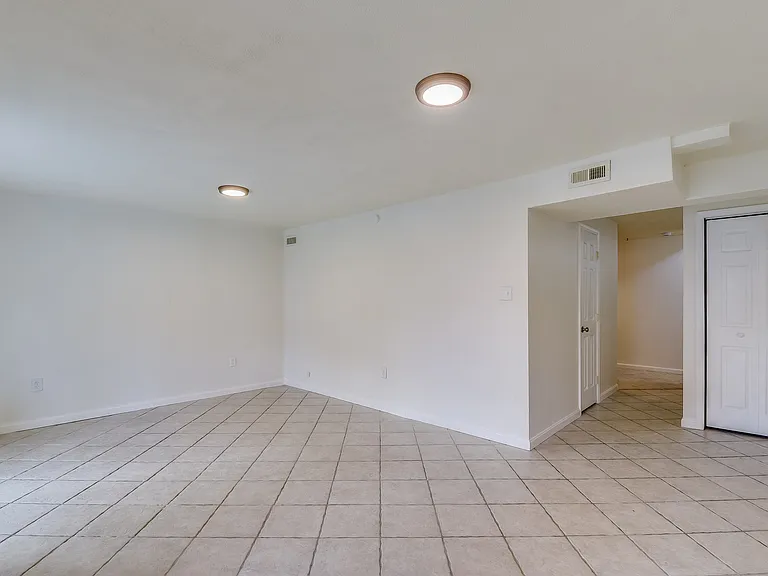 1806 Glendale Ln — Photo 36