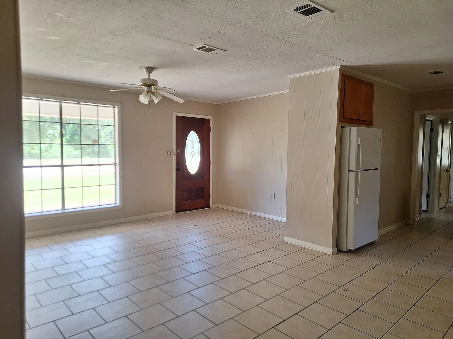 3 bed, 1500 sqft, $1,200 — Photo 2