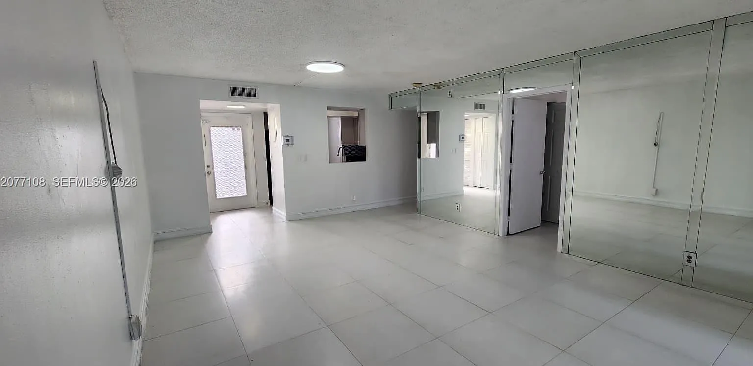 2 Of Palm Springs 1 Condo — Photo 3
