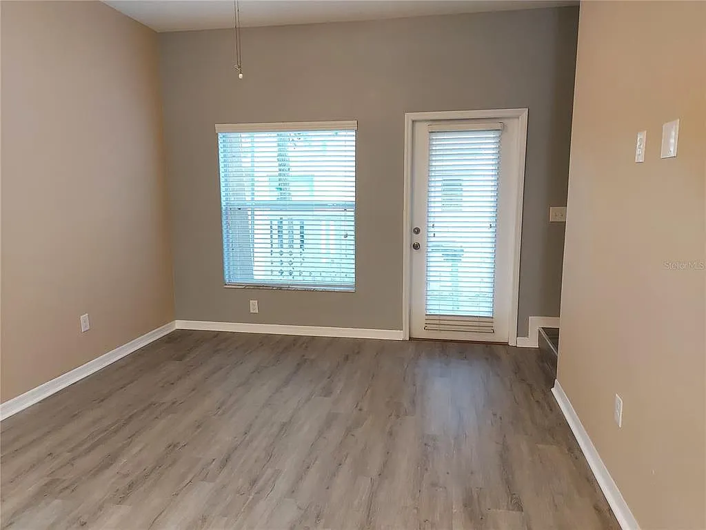 2 bed, 2.5 bath, 1088 sqft, $1,695 — Photo 4