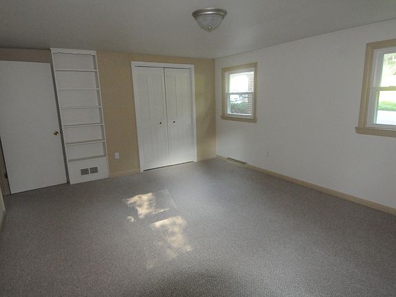 Master Bedroom (1st Floor)