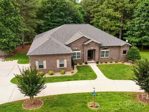 106 Pier Point Dr, Stony Point, NC 28678