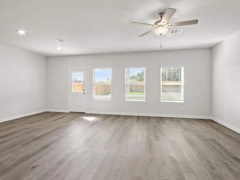 496 Shoreview Dr — Photo 6